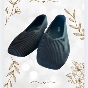 Square-Toe V-Cut Flats (Margot 2.0)